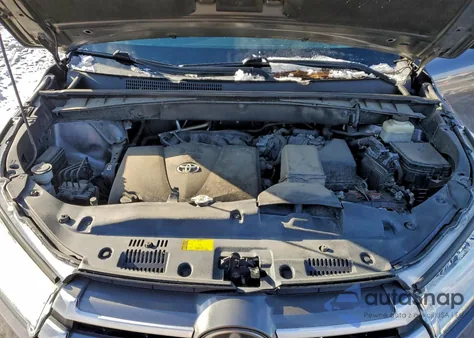 2018 Toyota Highlander Se z USA, uszkodzony, nr VIN 5TDJZRFH5JS881062